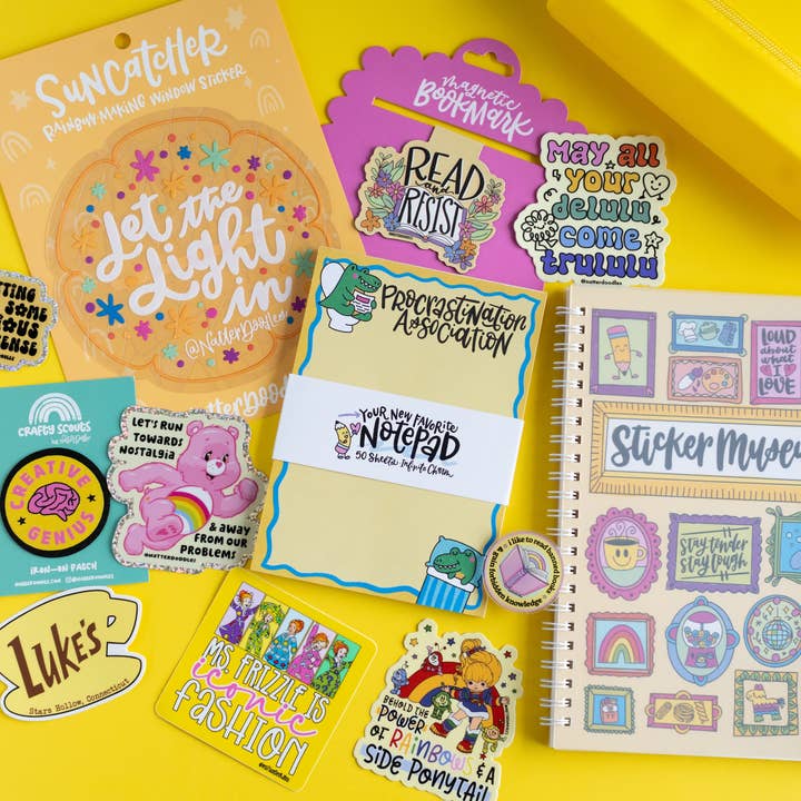 NatterDoodle – Engroshandel Klistermærke – Lad os løbe mod nostalgi Care Bear klistermærke | Vinyl decal3