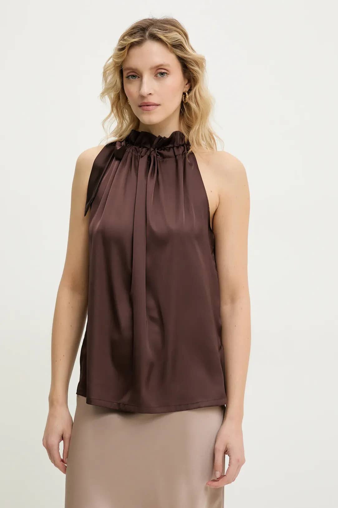 CHOKLATE PARIS - Wholesale Blouse - Dames - Satijnen top Elisabeth met strik bij de kraag - CK0809036