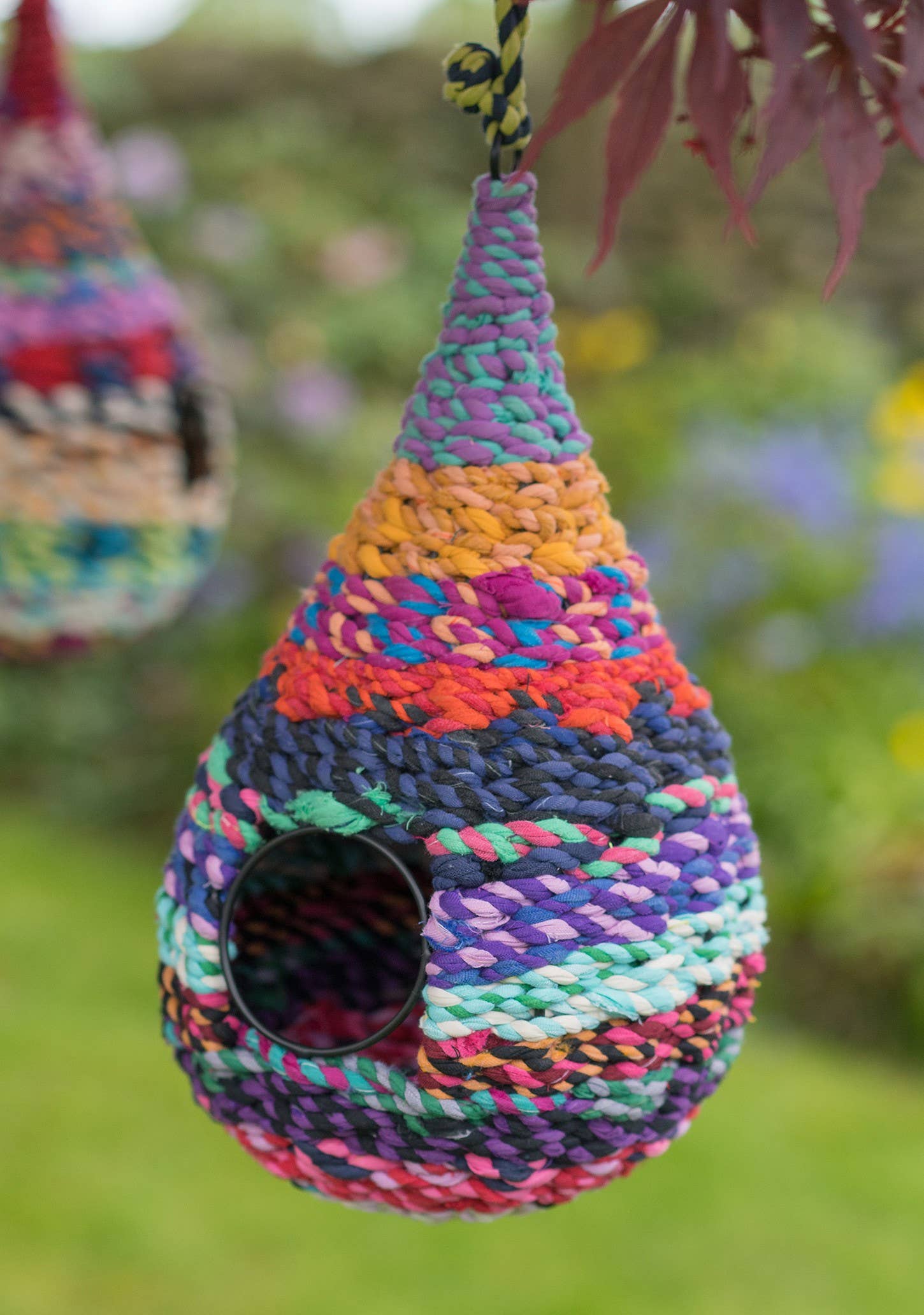 Namaste - Vente Nichoir - Nichoir écologique en sari recyclé en forme de goutte3