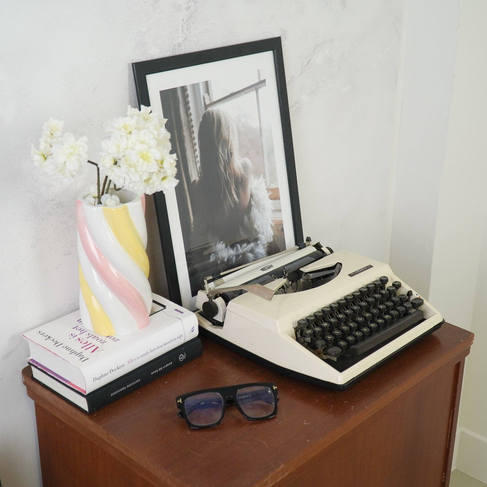 Housevitamin bv – Großhandel Vasen – Vase Marshmellow in Gelb/Rosa/Weiß – 10,5 x 10,5 x 20 cm1