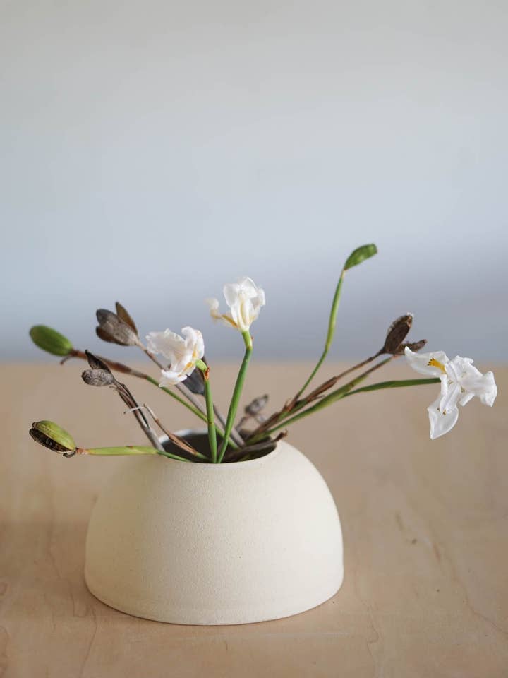 Curva vase for wholesale by Feelceramics