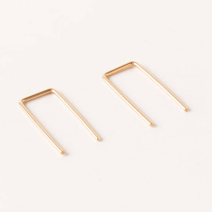 Små Hæfteklamme Øreringe | Guld Fyld for engroshandel hos Sheena Marshall Jewelry