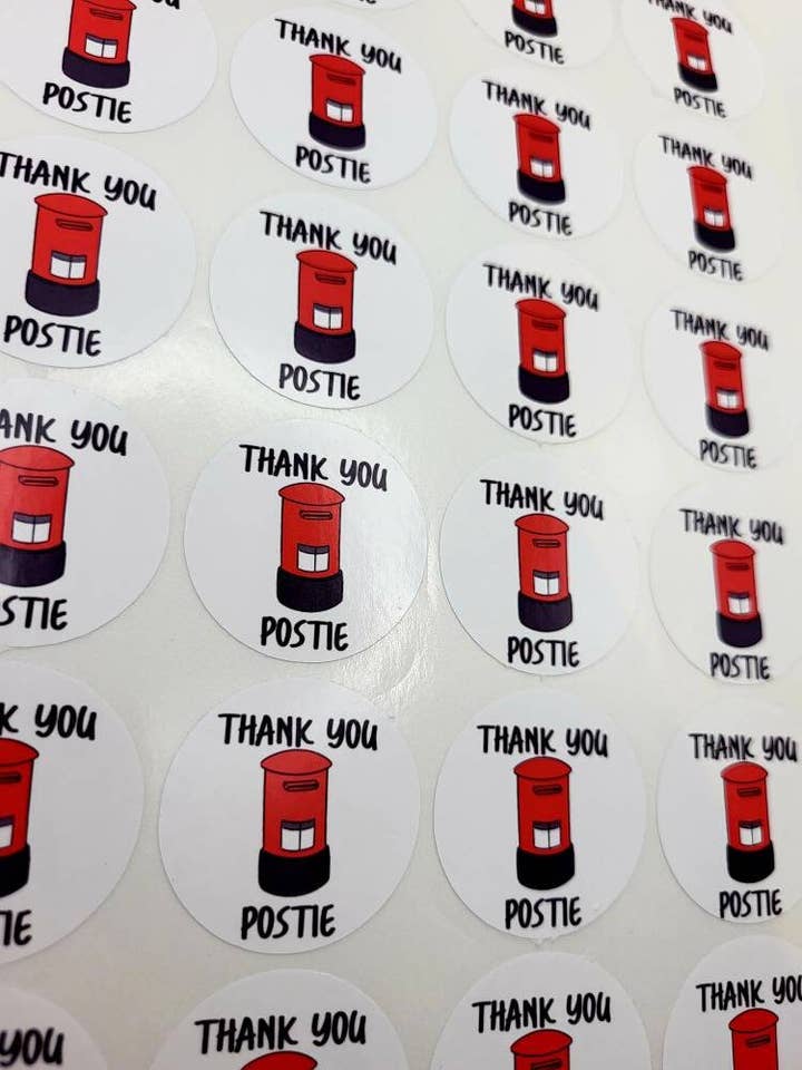 X35 Tak Postie klistermærker, Cute Postman klistermærker for engroshandel hos The Sticker Scene