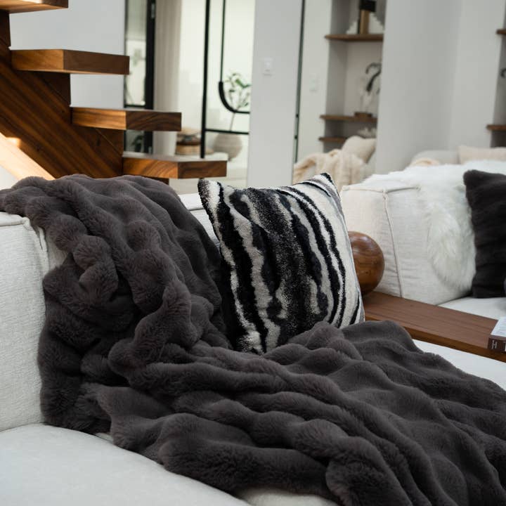 Tiseco - Wholesale Throw Blanket - Throw BUBBLE - Faux rabbit fur - 130x180 cm6