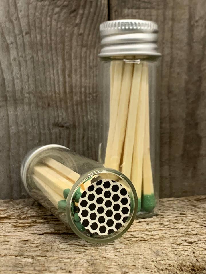 Bouteille d'allumettes en verre élégante avec gâchette intégrée pour la vente par Grand Rapids Candle Company