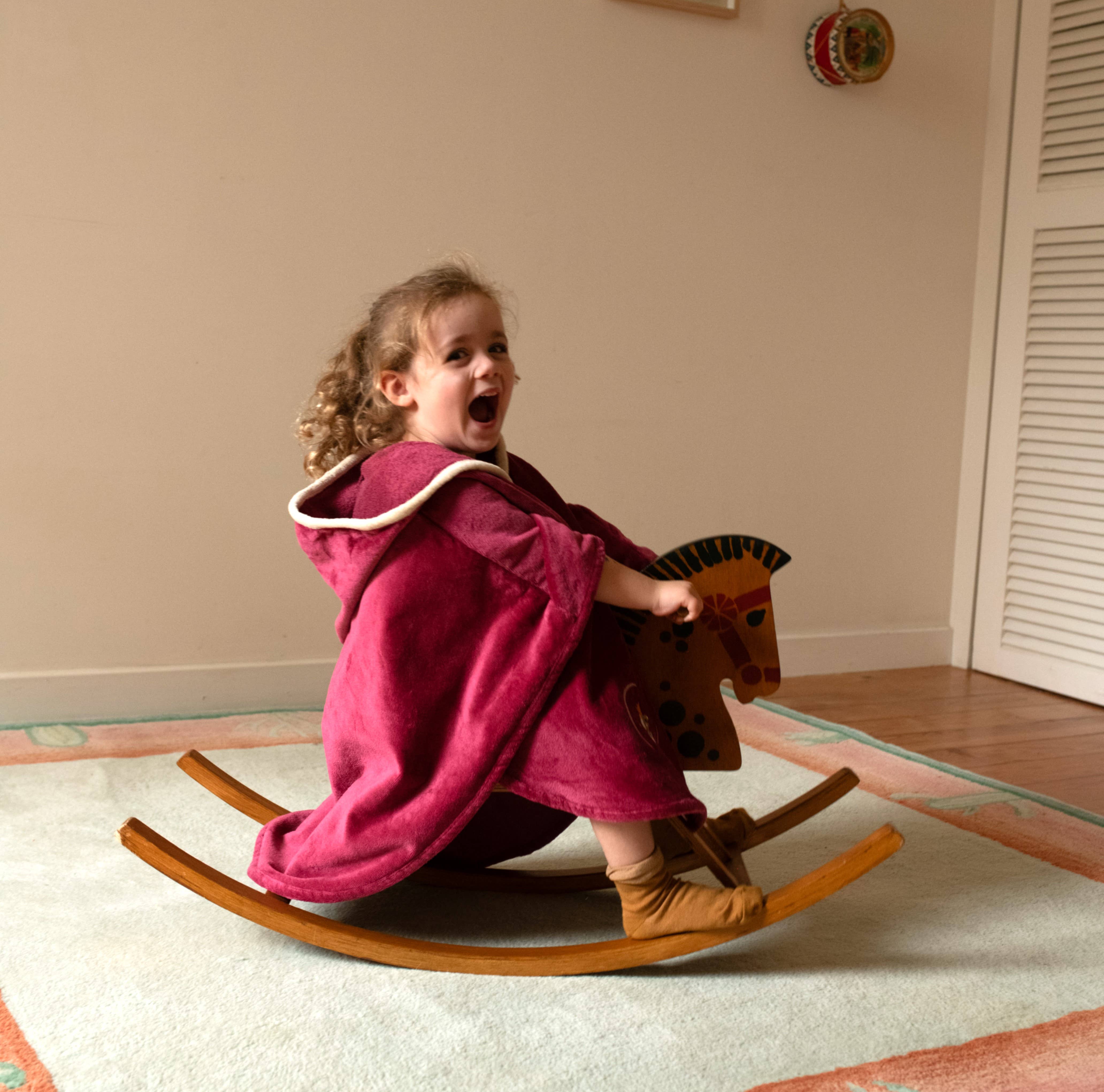 L'Oiseau Bateau – Toalha com capuz - Crianças e bebés por atacado – Capa de banho para bebês e crianças - Souris Framboise2