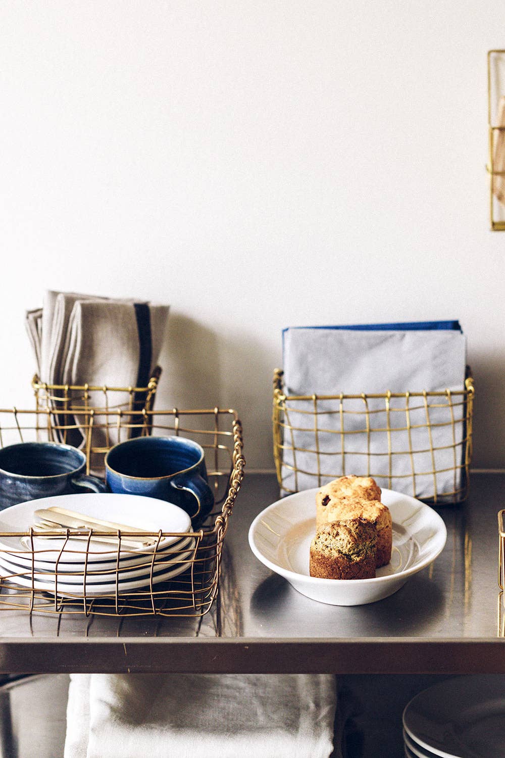 Fog Linen Work – wholesale Basket – Iron Wire Basket Square1