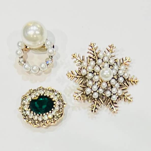 Set of 3 vintage chic pearl and rhinestone pins for wholesale by Bijoux 7bis