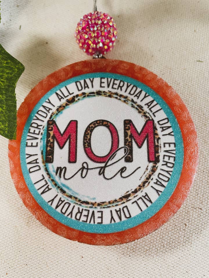 Fête des mères, Mode maman, Freshie voiture, Désodorisant pour la vente par Woven Knots