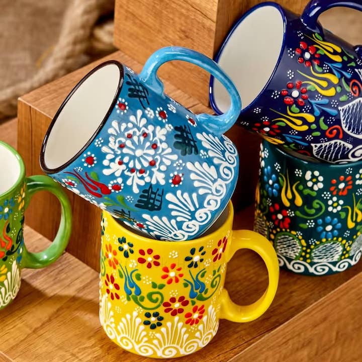 Set di 20 tazze turche tradizionali in ceramica assortite per la vendita all'ingrosso da parte di Mediterranean Collection