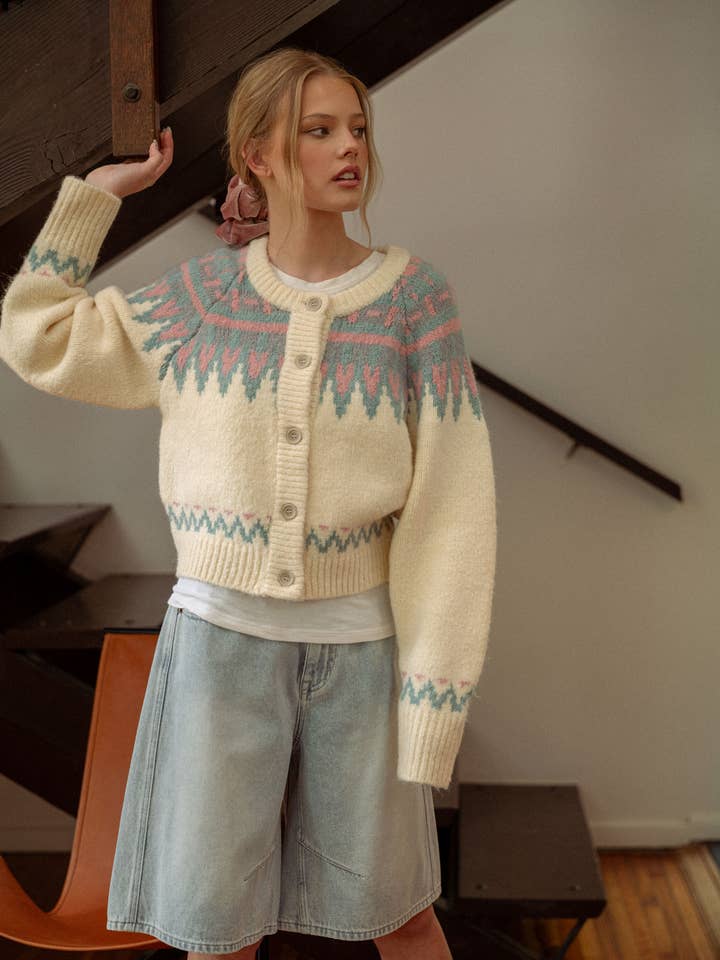 P4930 AVSLAPPNADE DENIMSHORTS MED VECK för wholesale av MIOU MUSE