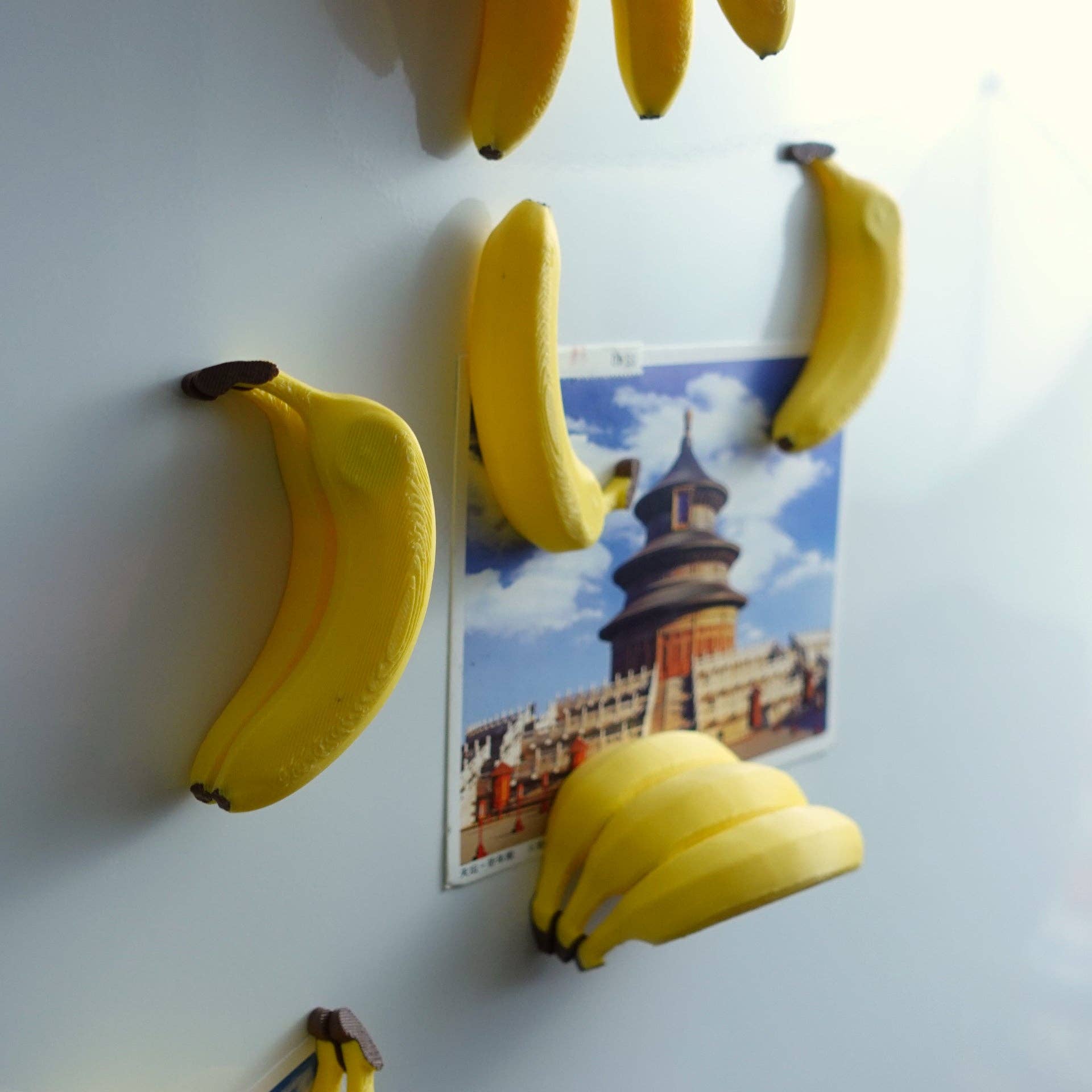 Roomberry - Wholesale Magnet - Banana Fridge Magnets – 4, 8, or 18 Decorative Magnets in a Ring1