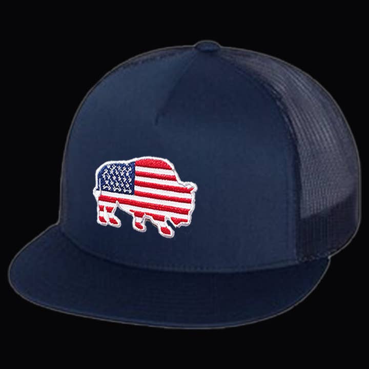 Letzter Widerstand / Bison Amerikanische Flagge / 068 / MM für den Großhandel von Last Stand Hats, LLC