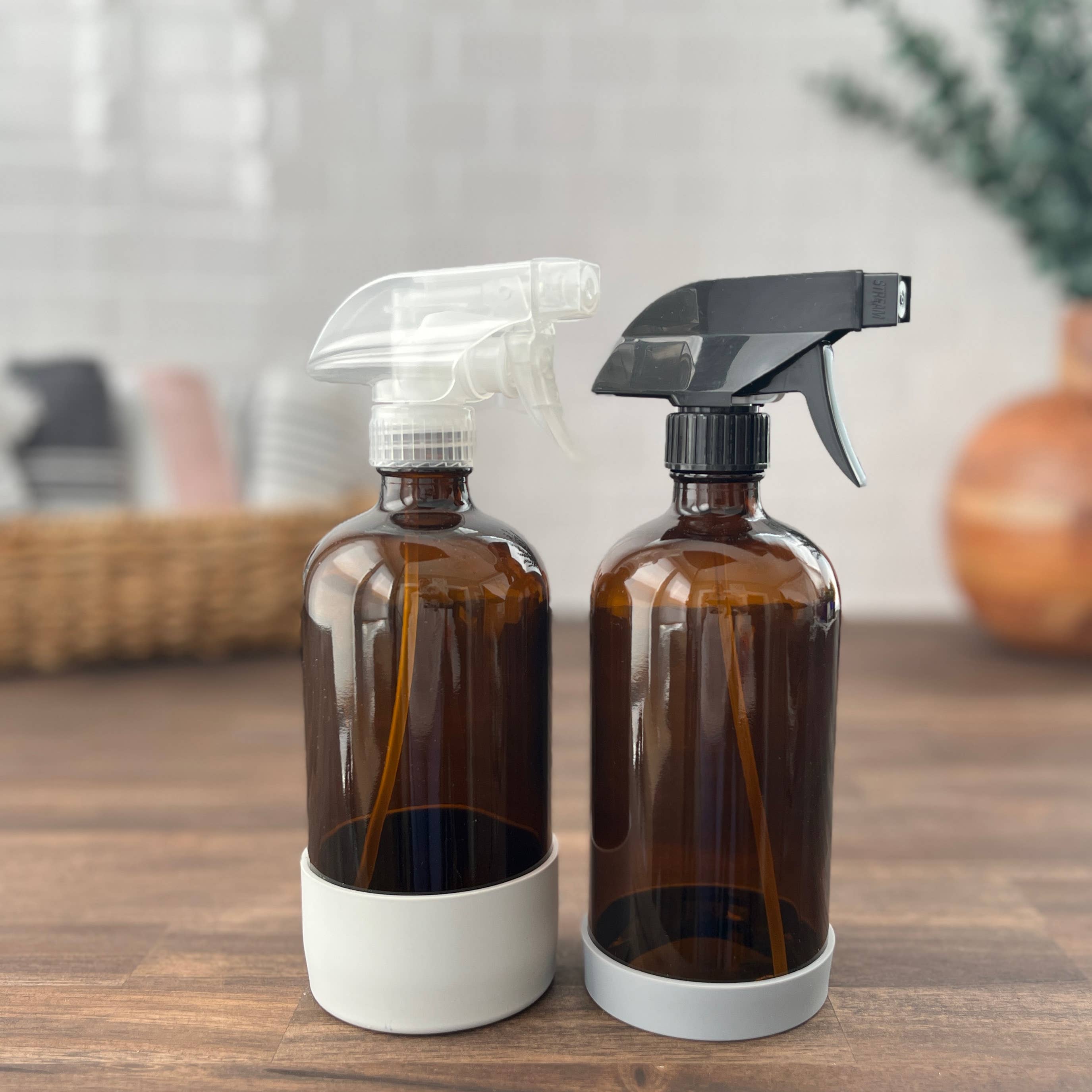 The Bottle Shoppe – Frasco de spray por atacado – Frasco âmbar de vidro 470 ml com manga de silicone | Tampa ou borrifador5