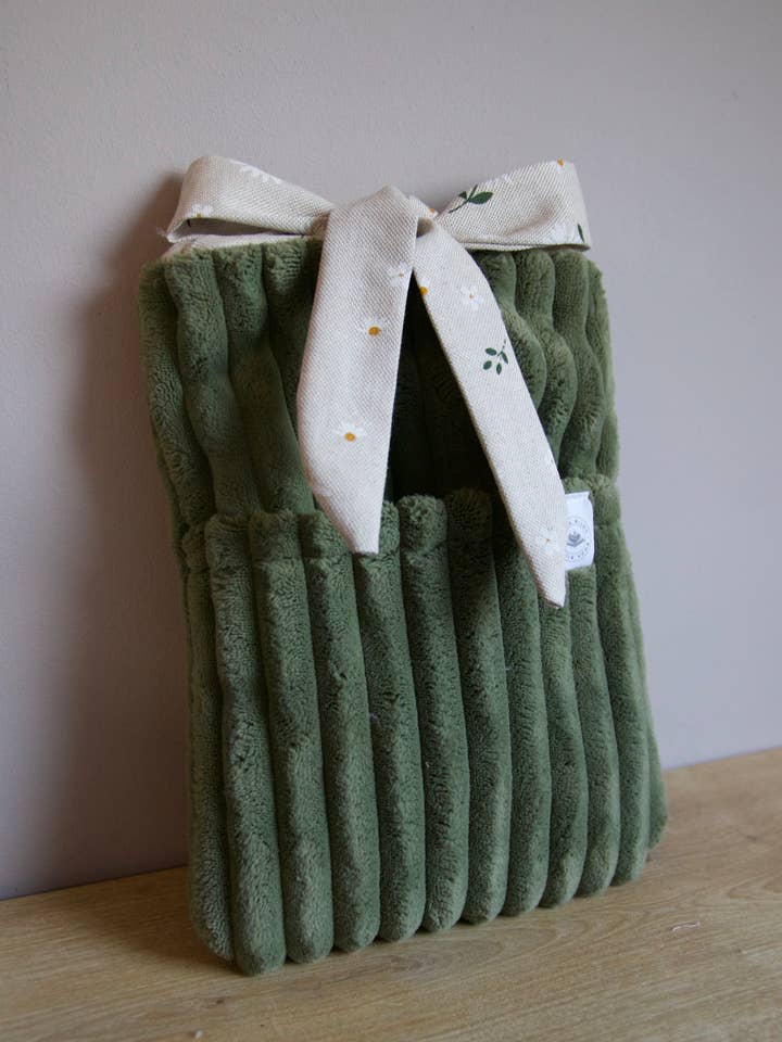 Booksleeve Luxe Bow “Green & Daisies" for wholesale by BookBijou