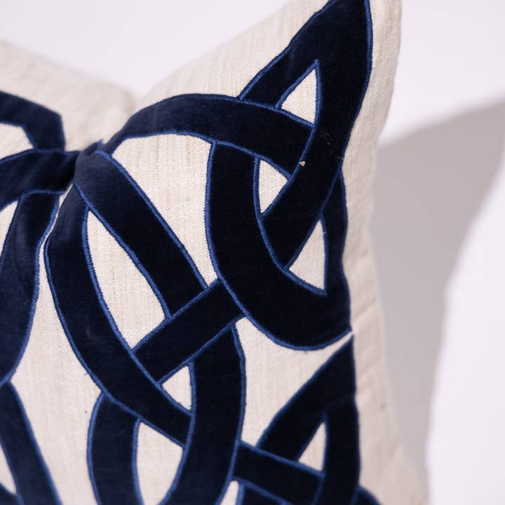 BHD HOME - Wholesale Throw/decorative pillow - Navy and Natural Dial Appliqué 50 x 50cm2