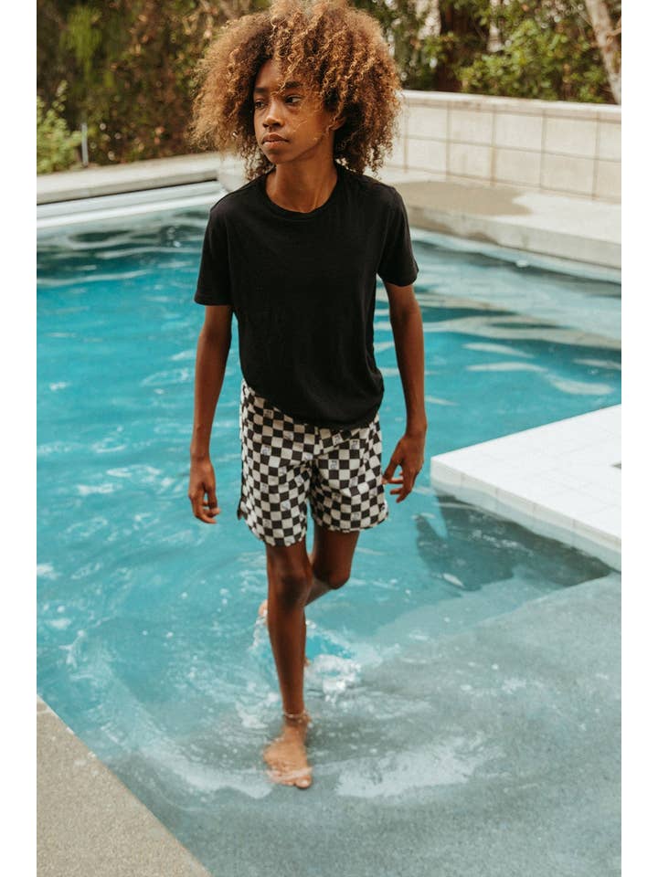 Seaesta Surf – wholesale Shorts – Kids – Seaesta Surf x Peanuts® Black & White Checkerboard Boardshorts / Strand6