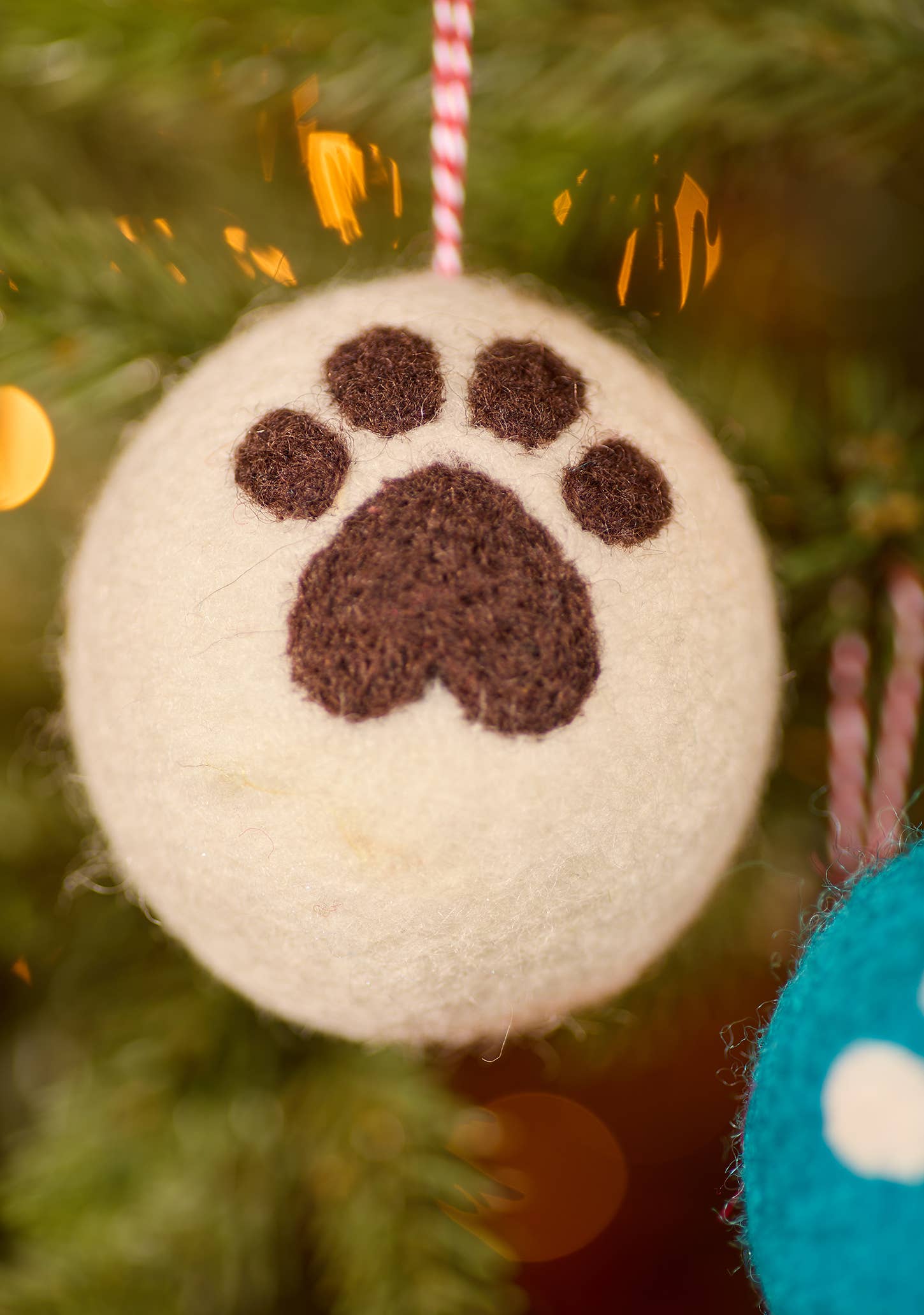 Namaste - Vente Décoration de Noël - Boules en feutre rondes à empreintes de pattes de chien2