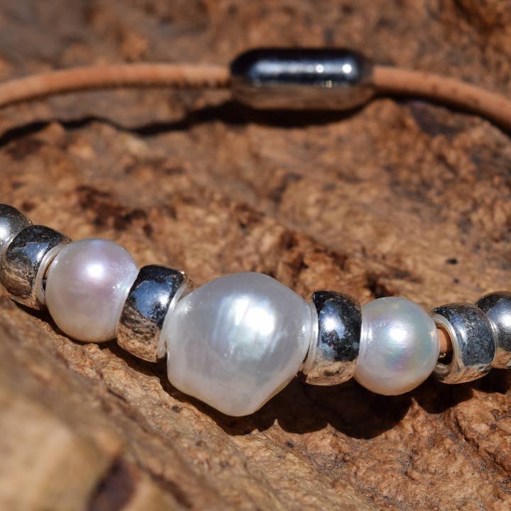 Bracelet en liège avec perle sterling pour la vente par Cork Tree Designs