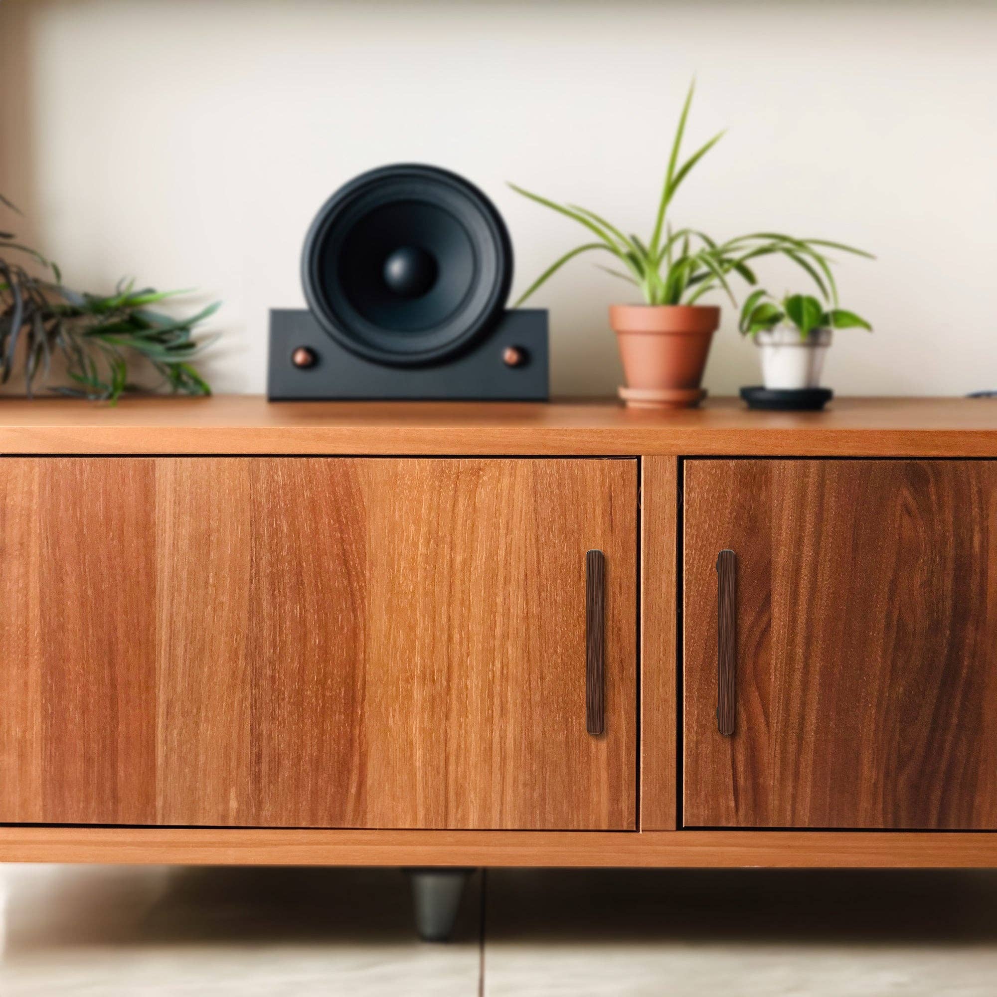 Island Universe Hardware Inc. - Venta al por mayor Pomos/tiradores - Tirador de Barra Plana con Borde Curvo Moderno19