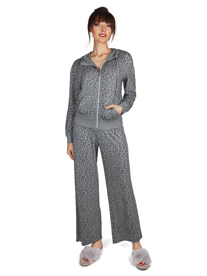 Memoi Leopard Terry Lounge Hoodie för wholesale av Infinity Classics International Inc.