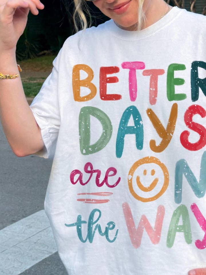 Kortærmet T-shirt med Bedre Dage Foran for engroshandel hos Front Porch Boutique