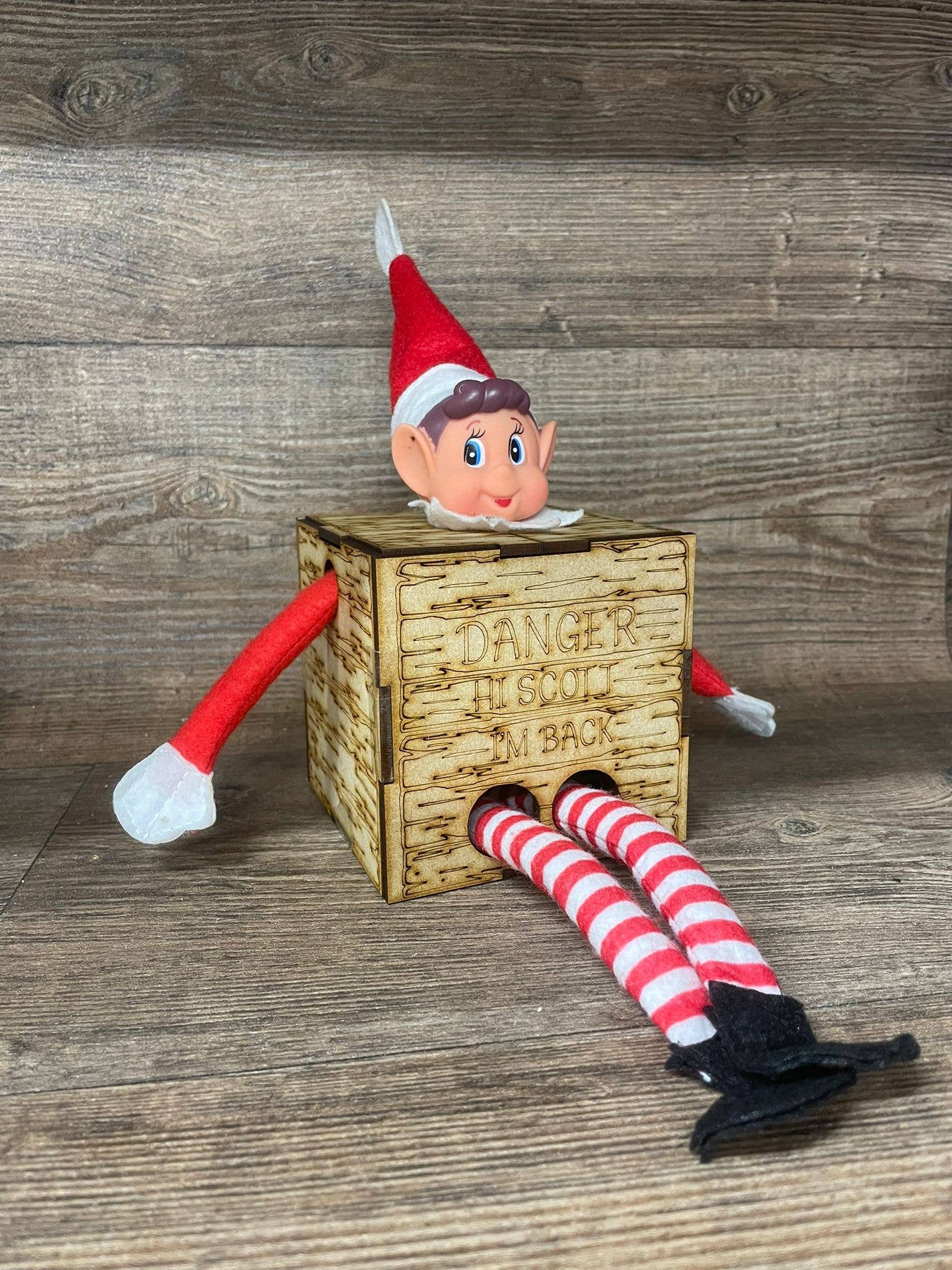 manchester laser cuts - Vente Décoration de Noël - Elfe sur une étagère0