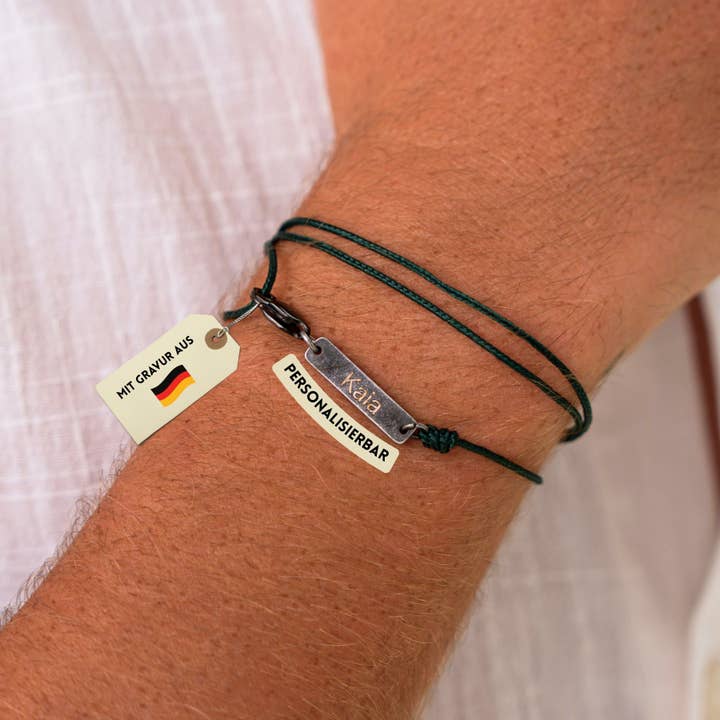 Bracelet personnalisé avec gravure – Bracelet unisexe minimaliste en acier inoxydable (Vert) pour la vente par Made By Nami