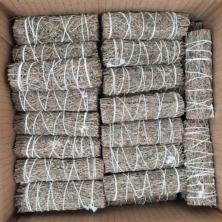 Thym Smudge 4" pour la vente par GREENROOTS USA LLC