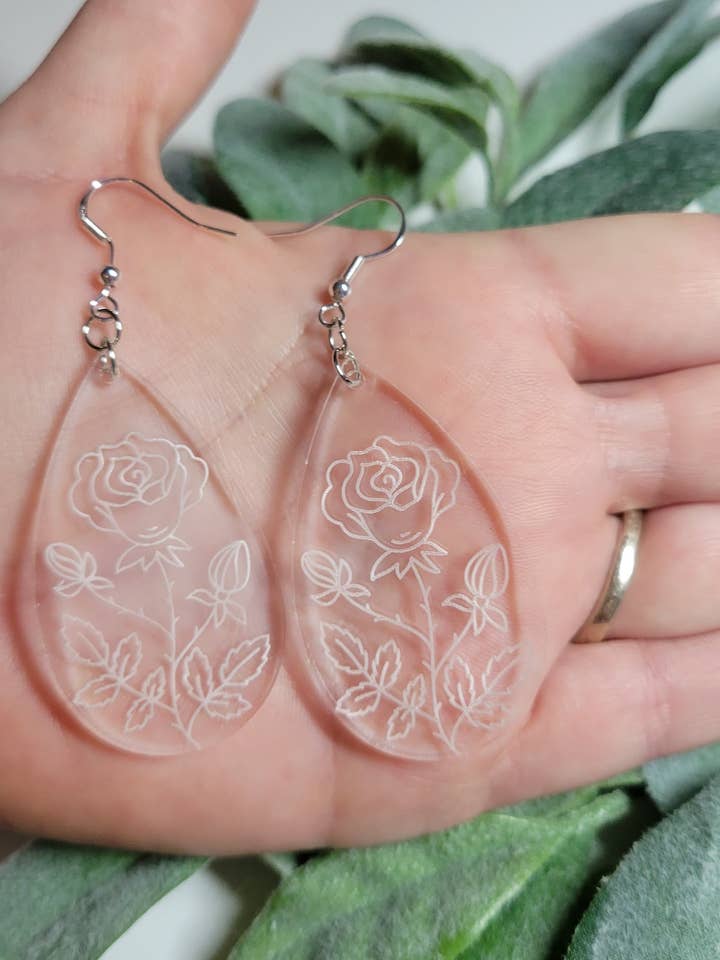 Ohrring aus Acryl mit Rosen-Gravur für den Großhandel von 432 Customs