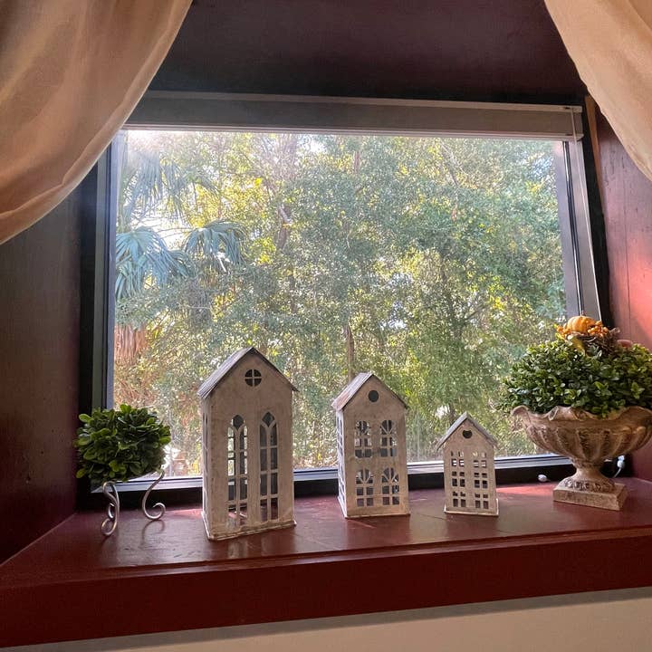 Zeckos - Vendita all'ingrosso Portacandele - Rustic Charm, set di 3 lanterne da casa in metallo invecchiato7