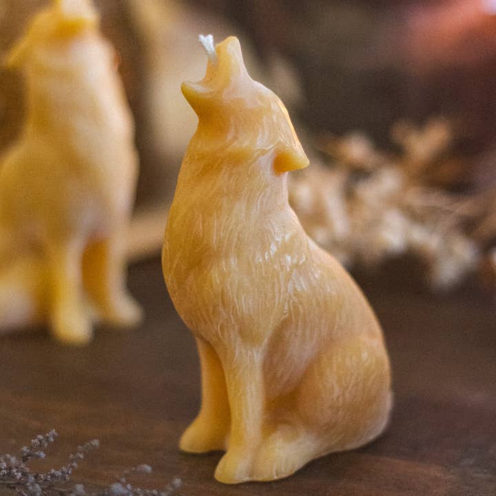The Ramblin' Bee - Wholesale Novelty Candle - Howling Wolf Beeswax Candle