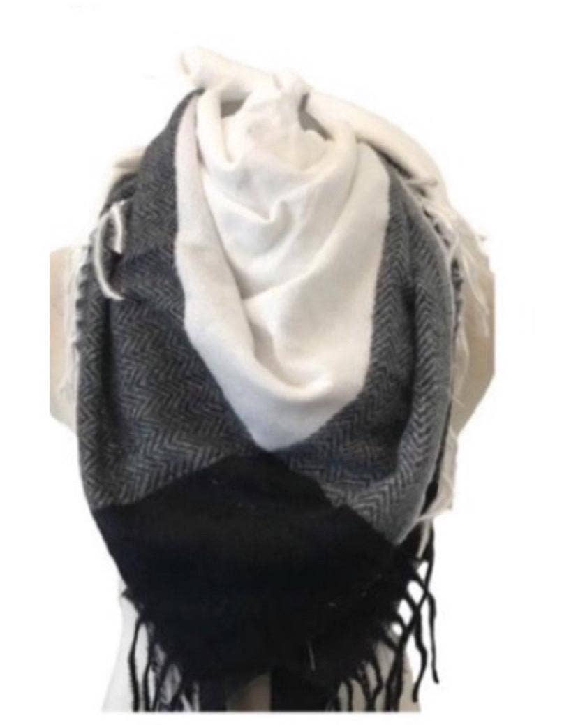 LINETA - Wholesale Scarf - Women's - HG-34 Large square scarf with long fringes4