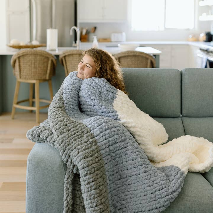 Nicnakknits - Wholesale Throw blanket - Daphne - Handmade Chunky Knit Blanket0