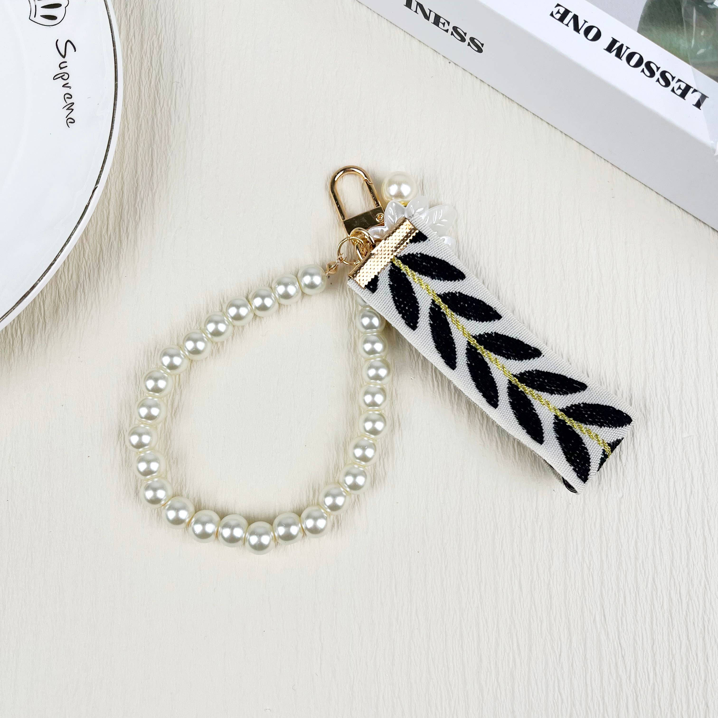 SoapElenGlen - Vente Porte-clés – femme - Pendentif à ressort en forme de feuille de ruban et de perles0