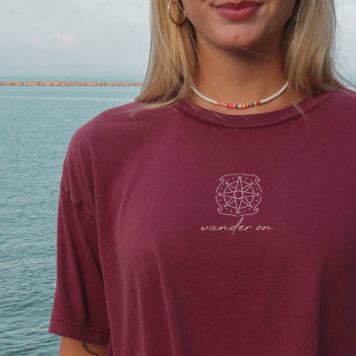 Promenez-vous sur Crop pour la vente par Wandering Waves Surf Co.