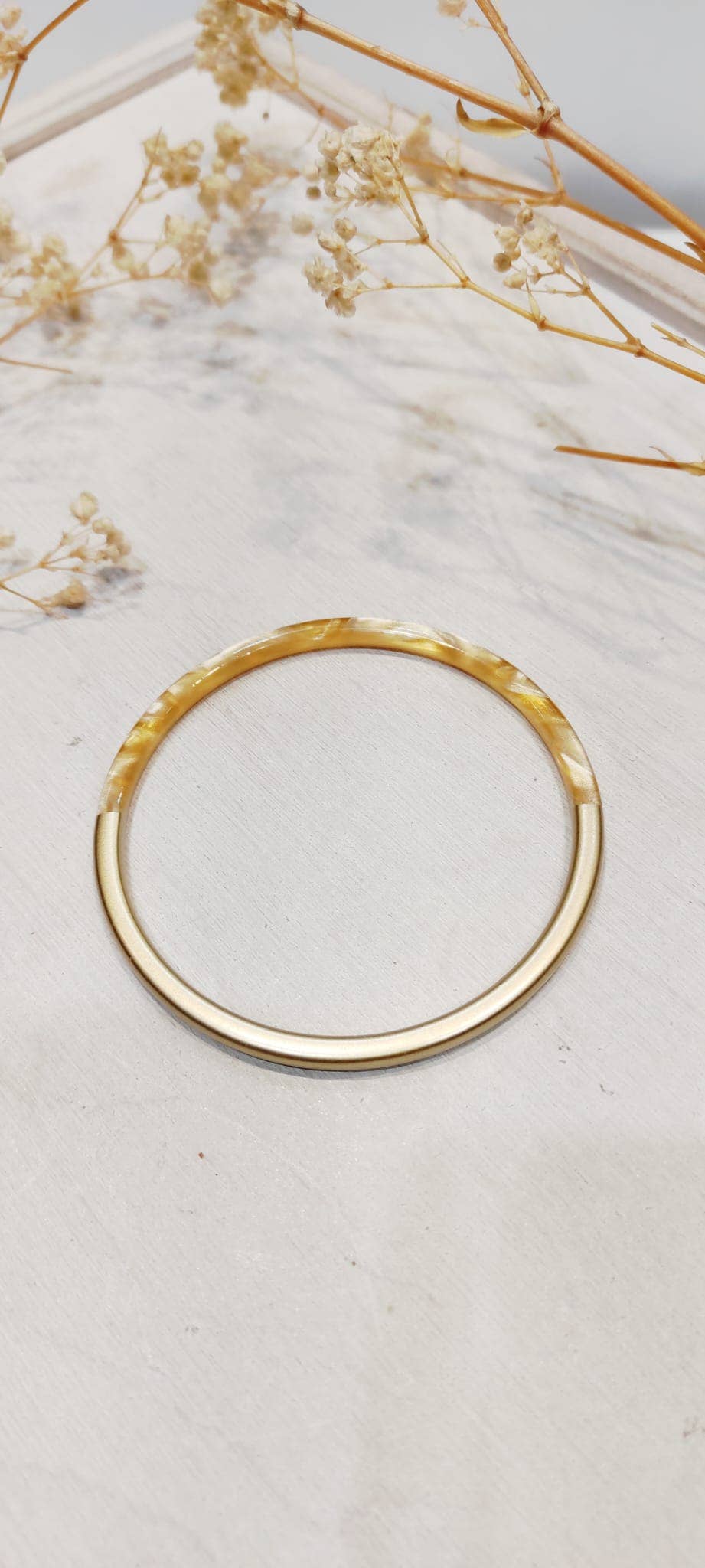 LOLO & YAYA – wholesale Manschettarmband – Milla stel armband i resin med pärlemorsglans6