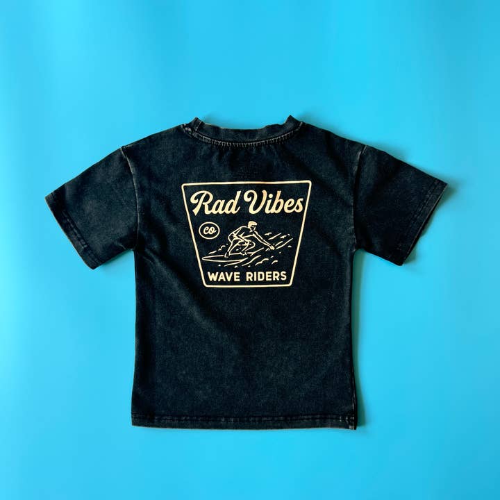 Zwart Jongens Kleding The Mavericks Tee Vintage Zwart - Gemaakt in de VS voor groothandel op Faire2