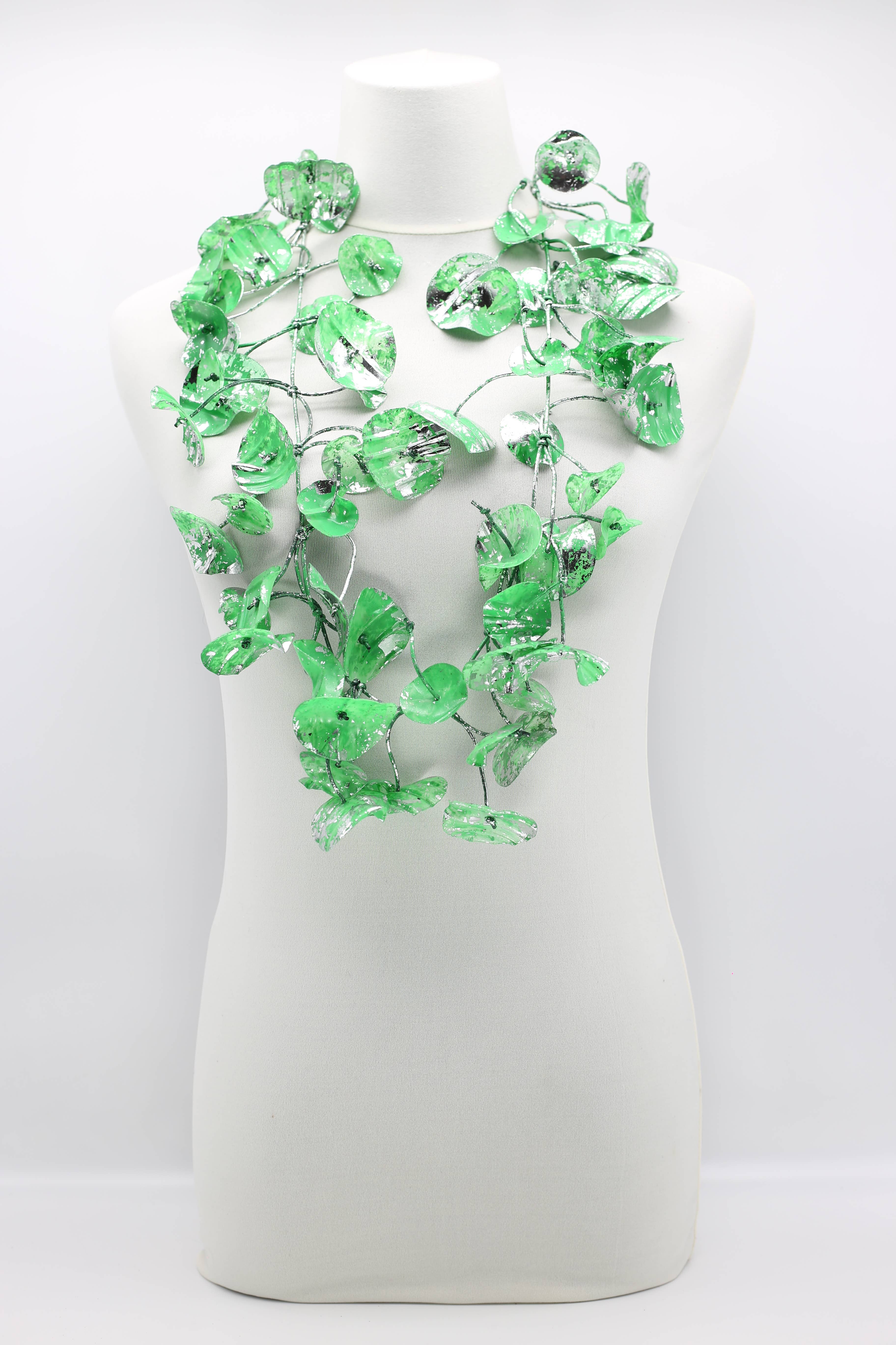 Jianhui London - Vendita all'ingrosso Collane a bavaglio - Collana grande doppia ninfea - Dorata a mano4