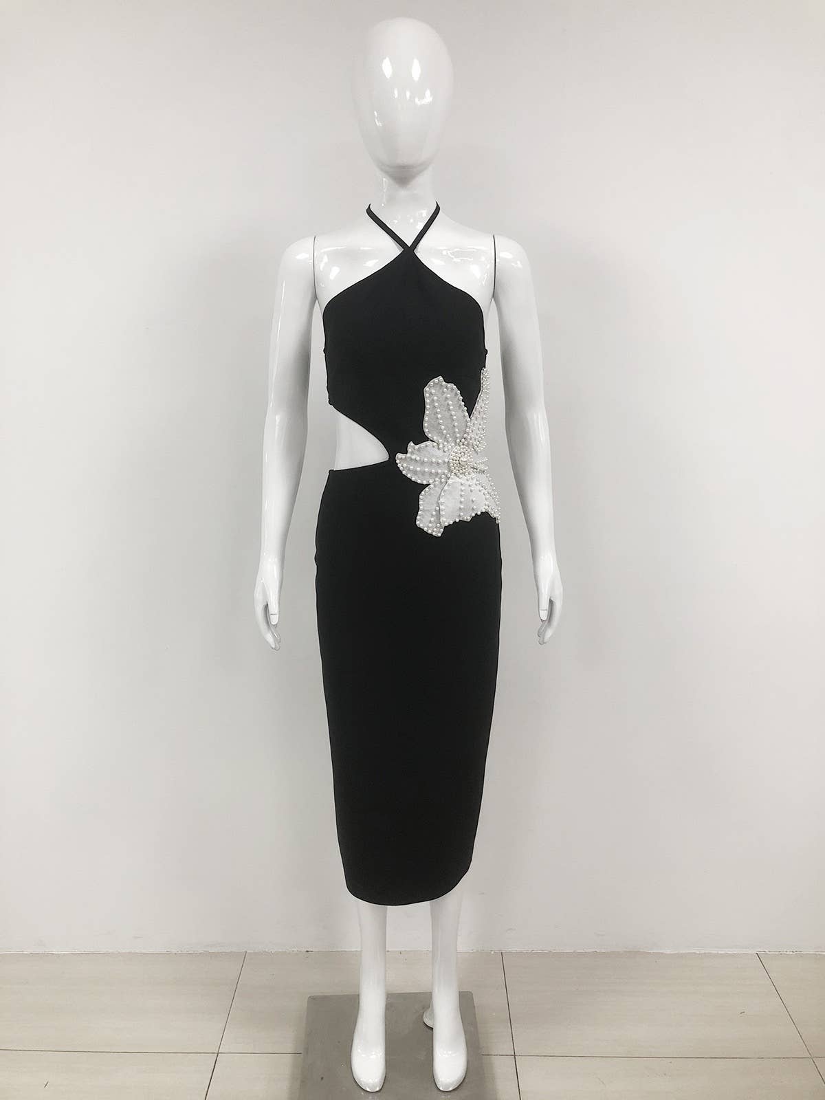 Noir Robe mi-longue à dos nu à motif floral DR298 en vente sur Faire13