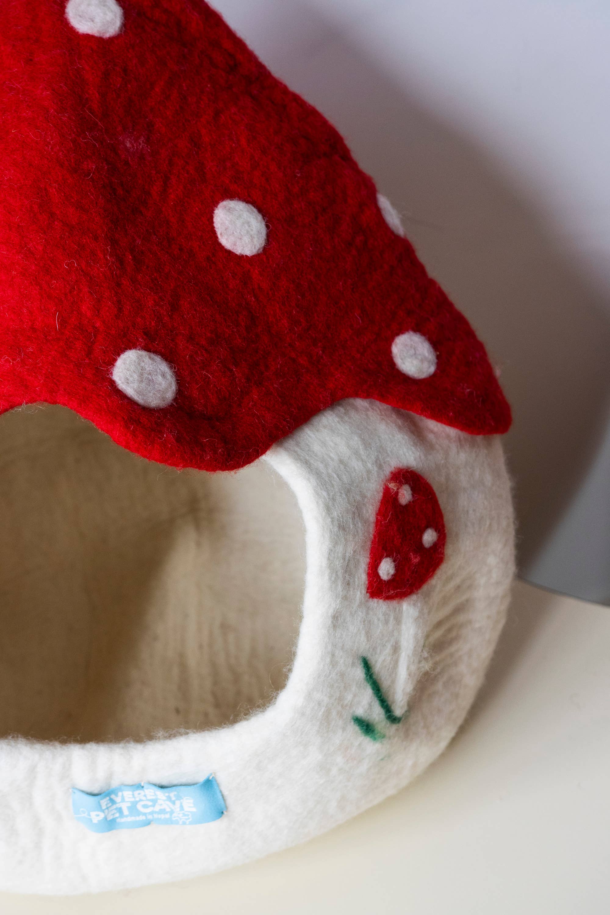 Everest Pet Supply & Gifts - Vente Panier – chat et chien - Grotte pour chat design gnome, feutrée à la main en laine 100 % pure2