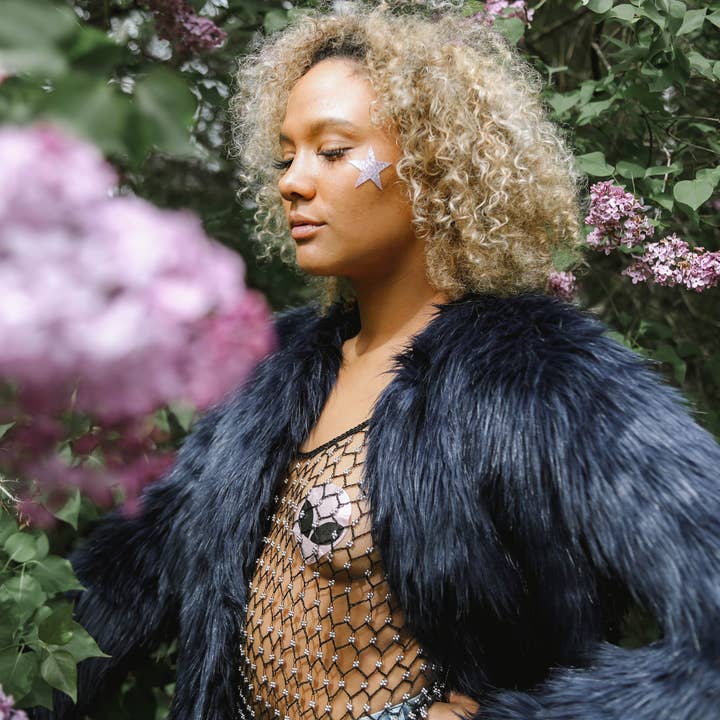 Pastease® – Cobre-mamilos - Mulher por atacado – Alien de prata brilhante com pastéis de mamilo Spacey Black Eyes4