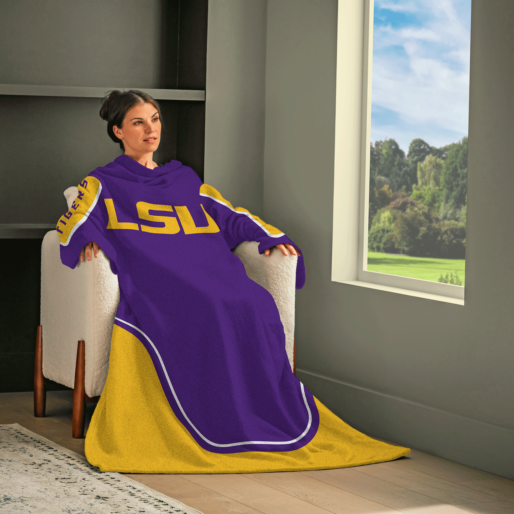 Uncanny Brands - Wholesale Throw Blanket - Snuggie LSU Tigers0