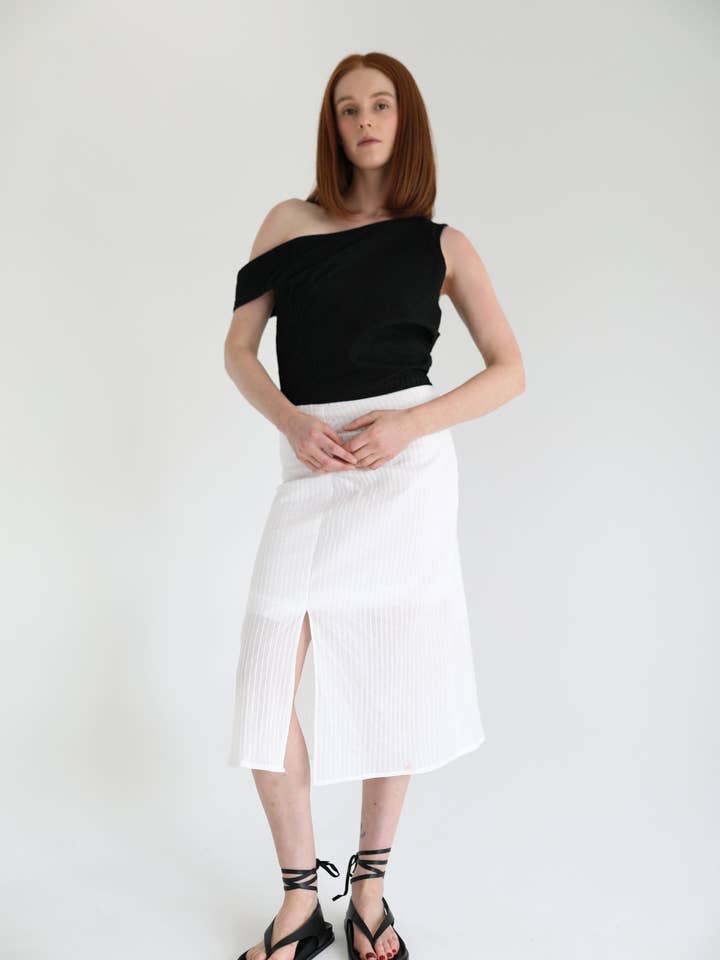 Amare vestito in bianco e nero per la vendita all'ingrosso da parte di Oneiric