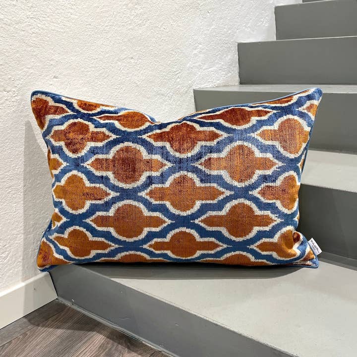 Velvet Ikat Cushion Riad | Velvet Ikat Pillow Riad för wholesale av Mila∞Miro by Emelie