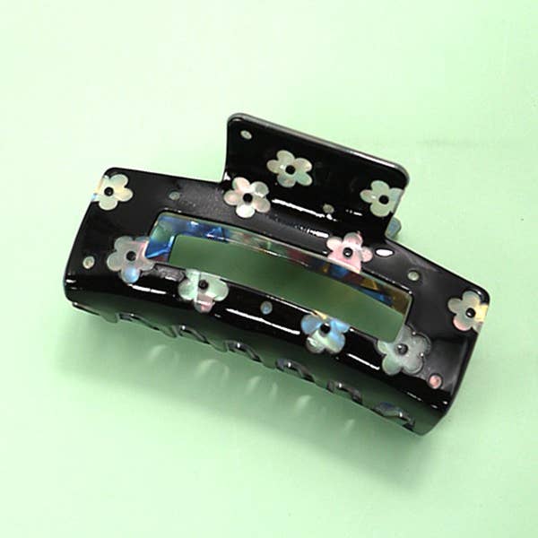 JOSSLYN by wall to wall - Wholesale Hair Clip - Women's - LUXE CUTOUT DAISY HAIR CLAW CLIP | 40H804