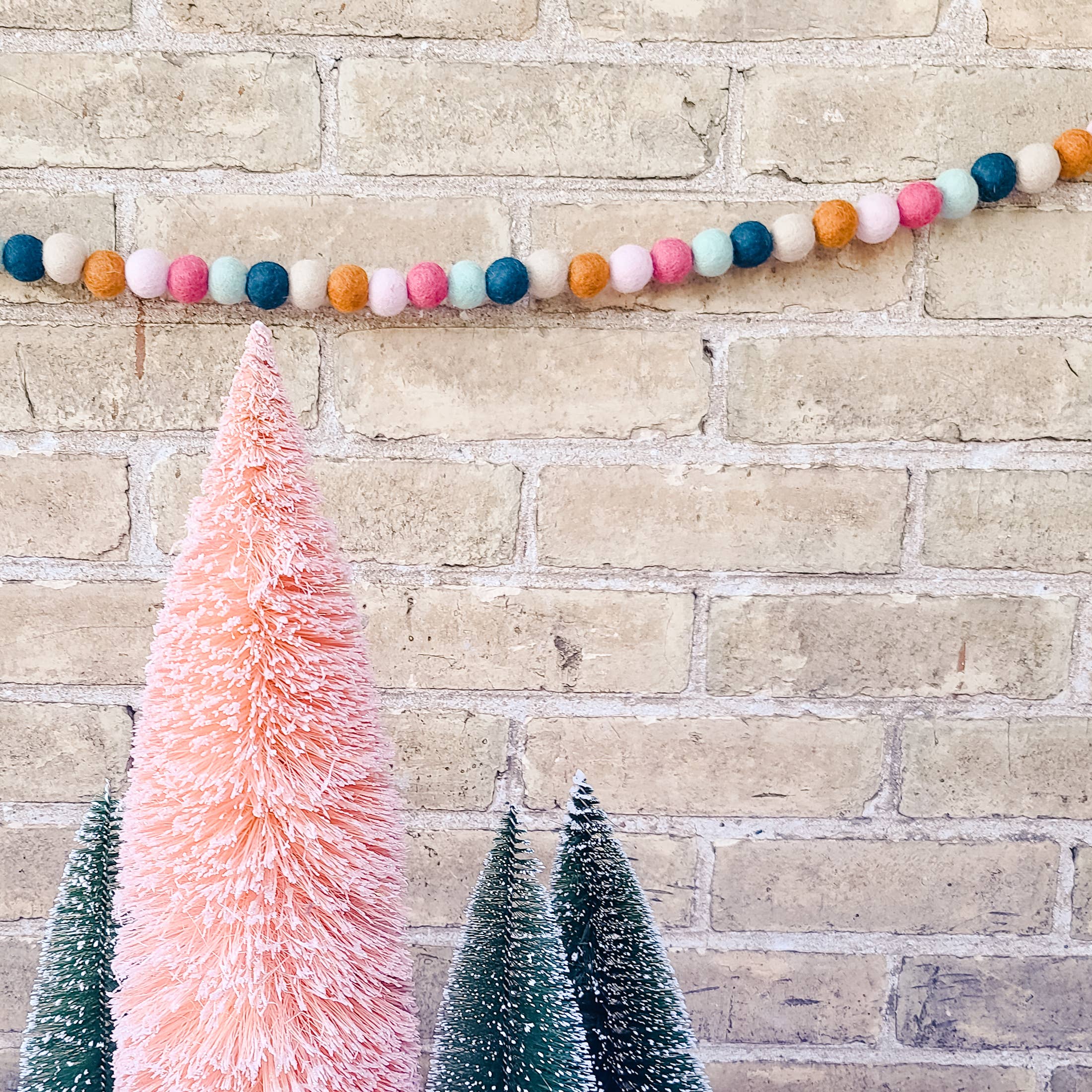 Joy Felts – wholesale Bunting/garland – Winter Delight Wool Ball Garland2