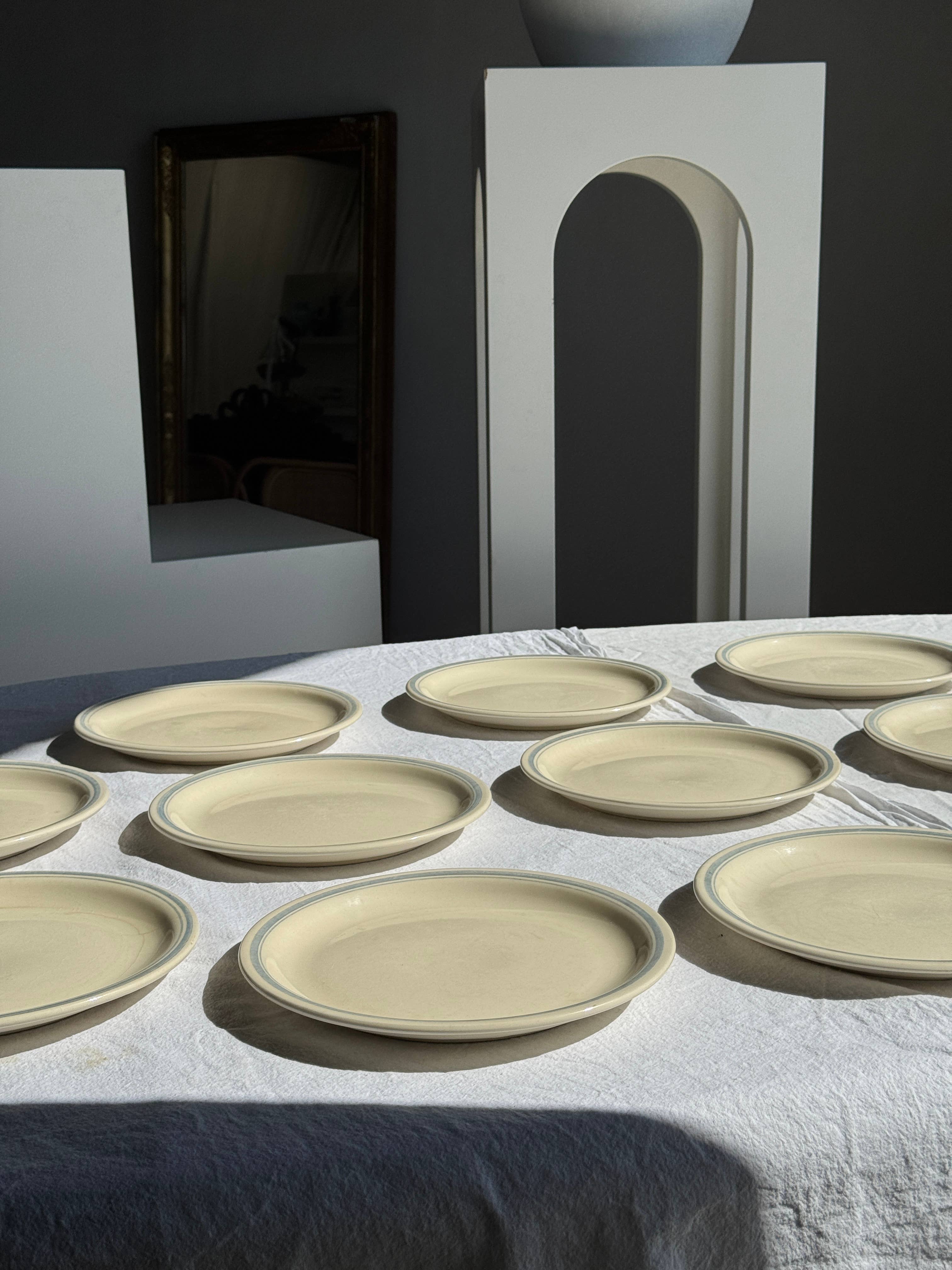 Office Objets - Wholesale Dinner Plate - Set of 8 vintage white dinner plates with blue trim D23.55