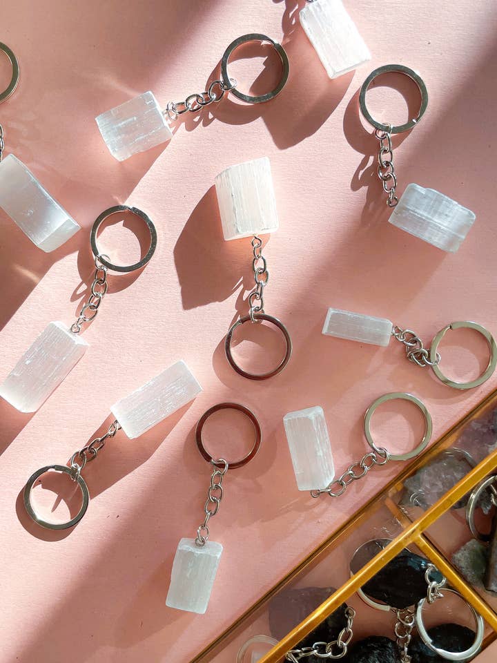 Selenit-Kristall-Schlüsselanhänger für den Großhandel von Sol & Luna