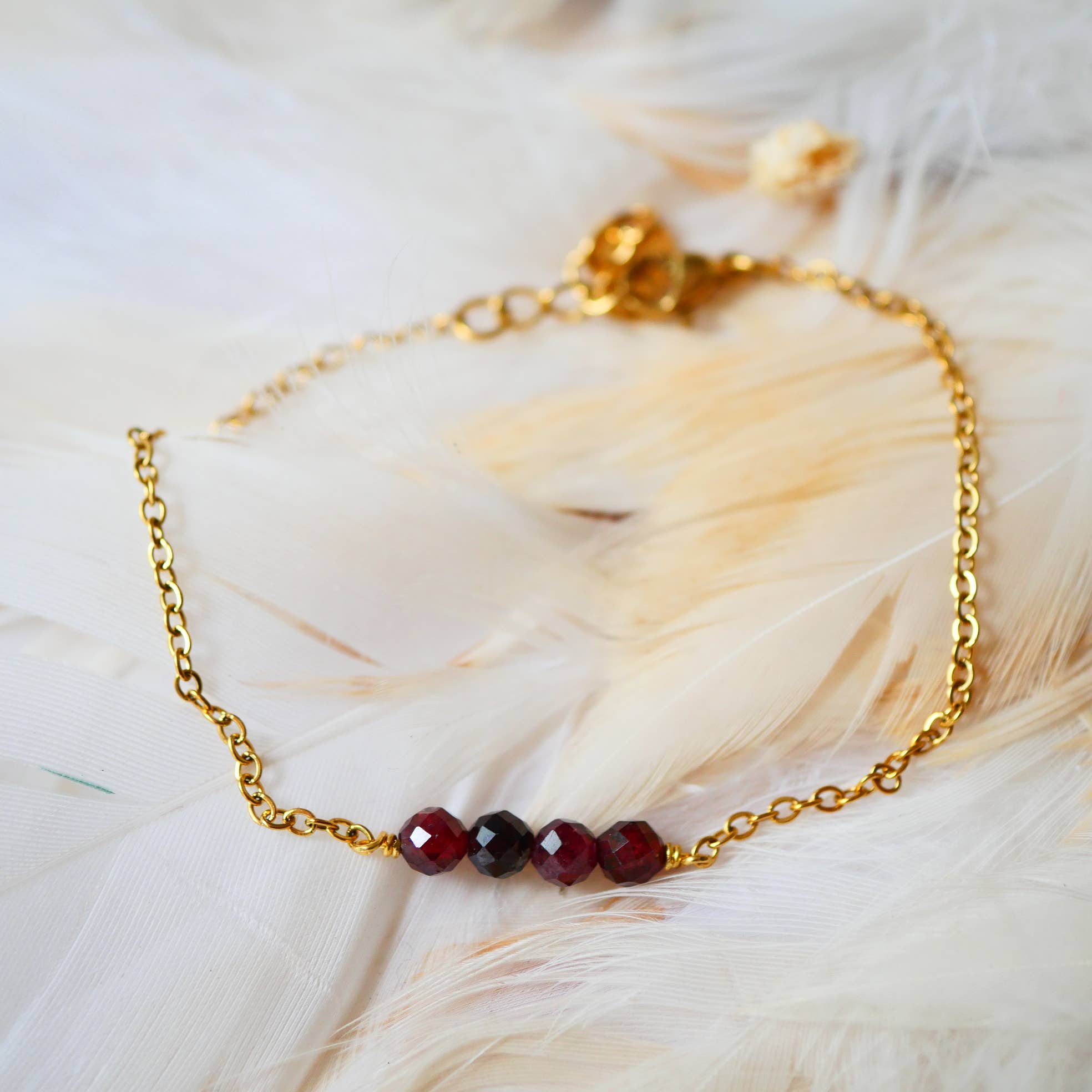 GINANDGER - Wholesale Charm/Dangle Bracelet - CAMILLE BRACELET GARNET0